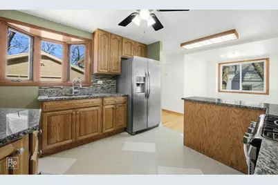 105 E Red Oak Avenue, Bensenville, IL 60106 - Photo 6
