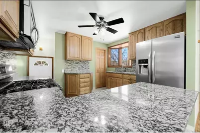 105 E Red Oak Avenue, Bensenville, IL 60106 - Photo 8