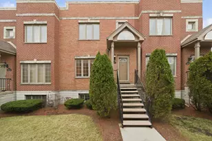 424 E Oakwood Blvd, Chicago, IL 60653 - Photo 1