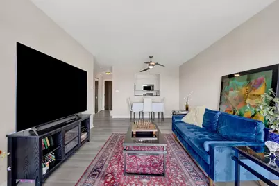 725 W Huntington Commons Road #416, Mount Prospect, IL 60056 - Photo 8