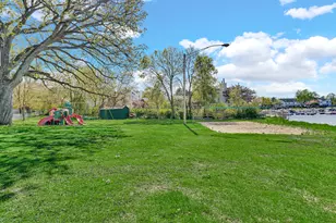 417 Lake Shore Blvd, Wauconda, IL 60084 - Photo 32