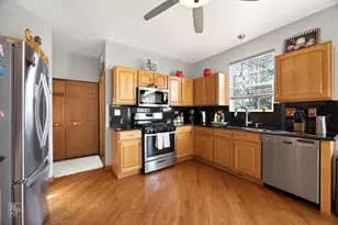 8 Fairfax Ct, Bolingbrook, IL 60490 - Photo 6