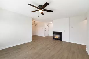 7000 Sussex Ct, Woodridge, IL 60517 - Photo 2