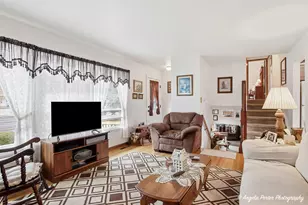 908 French Dr, Mundelein, IL 60060 - Photo 4