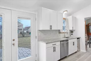 890 Fieldside Ln, Aurora, IL 60504 - Photo 8