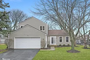 890 Fieldside Ln, Aurora, IL 60504 - Photo 1