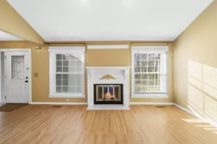 586 Holiday Dr, Lake Holiday, IL 60552 - Photo 6