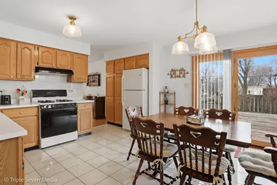 8640 Narragansett Avenue, Burbank, IL 60459 - Photo 10