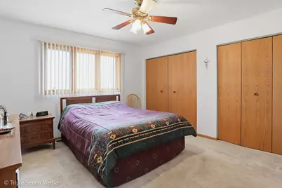 8640 Narragansett Avenue, Burbank, IL 60459 - Photo 12