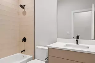 5008 S Prairie Ave, Chicago, IL 60615 - Photo 12