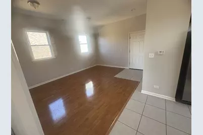 2733 N Marmora Avenue #2w, Chicago, IL 60639 - Photo 2
