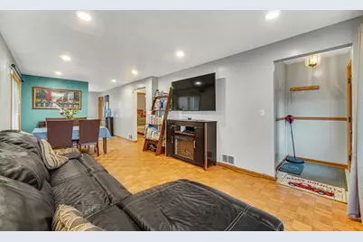 5438 S Sayre Avenue, Chicago, IL 60638 - Photo 4