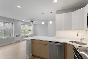 7070 N Sheridan Ave, Chicago, IL 60626 - Photo 2