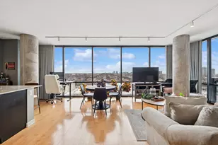 860 W Blackhawk St, Chicago, IL 60642 - Photo 2