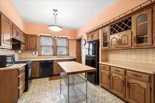 5812 N Fairfield Ave, Chicago, IL 60659 - Photo 8