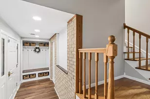 195 E Oak Glen Dr, Bartlett, IL 60103 - Photo 2