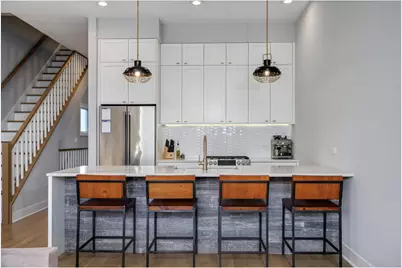 2705 N Hamlin Avenue #3, Chicago, IL 60647 - Photo 4