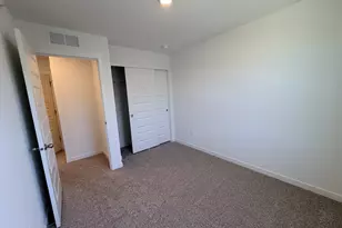 563 Yosemite Wy, Mundelein, IL 60060 - Photo 8