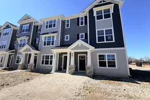 563 Yosemite Wy, Mundelein, IL 60060 - Photo 2