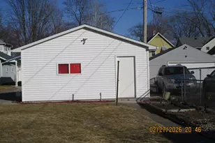1412 13th St, Moline, IL 61265 - Photo 4