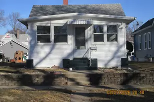 1412 13th St, Moline, IL 61265 - Photo 2