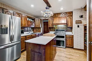 571 Dara James Rd, Des Plaines, IL 60016 - Photo 8