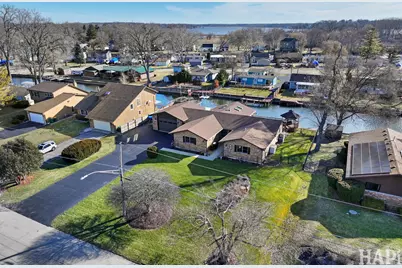 625 Monterrey Terrace, McHenry, IL 60050 - Photo 2