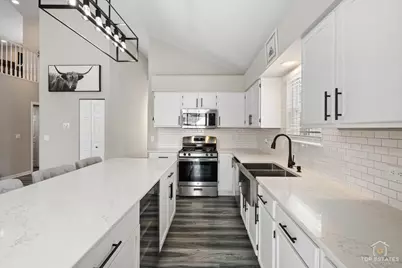 157 N Crooked Lake Lane, Lindenhurst, IL 60046 - Photo 4