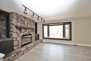 661 Sycamore Dr, Elk Grove Village, IL 60007 - Photo 6