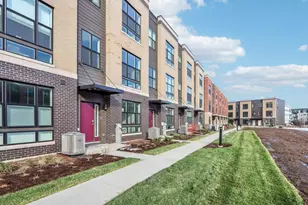 385 Summit Cir, Lombard, IL 60148 - Photo 2