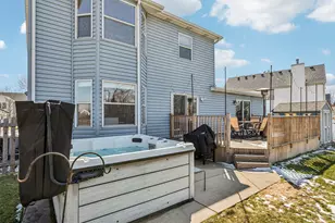 18224 W Old Pine Ct, Gurnee, IL 60031 - Photo 2