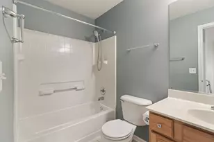 622 W Kristina Ln, Round Lake, IL 60073 - Photo 18