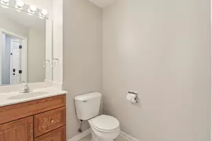 622 W Kristina Ln, Round Lake, IL 60073 - Photo 16