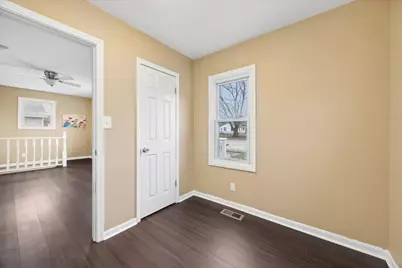 557 Howard Avenue, Aurora, IL 60506 - Photo 10