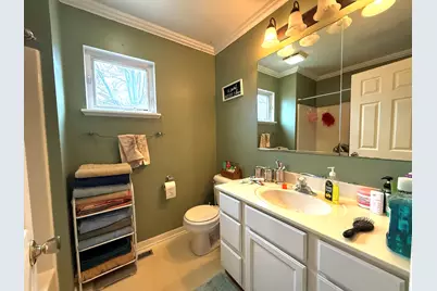 2020 Comanche Trail, Round Lake Beach, IL 60073 - Photo 10