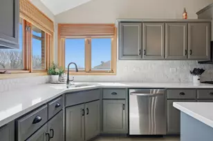 10749 S Cook Ave, Oak Lawn, IL 60453 - Photo 16