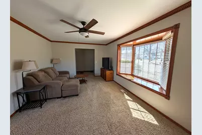 27 Winrock Road, Montgomery, IL 60538 - Photo 2