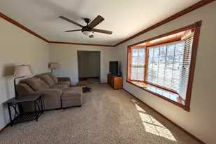 27 Winrock Rd, Montgomery, IL 60538 - Photo 2