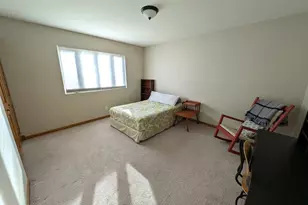 27 Winrock Rd, Montgomery, IL 60538 - Photo 8