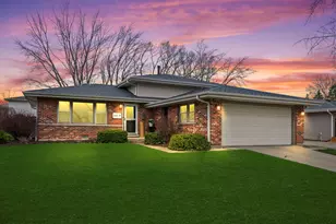 840 E Marshall Ct, Palatine, IL 60074 - Photo 2