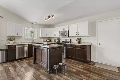 410 Heritage Lane, Plano, IL 60545 - Photo 8