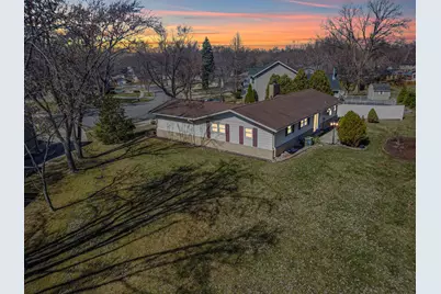 618 Crescent Drive, Downers Grove, IL 60516 - Photo 2