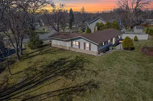 618 Crescent Dr, Downers Grove, IL 60516 - Photo 2