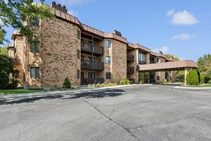 2880 Torrey Pine Ln, Lisle, IL 60532 - Photo 2