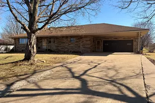 205 E Silverspoon Ave, Granville, IL 61326 - Photo 1