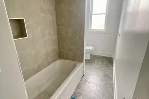 8035 S Essex Ave, Chicago, IL 60617 - Photo 4