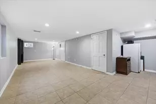 155 Surrey Dr, Carol Stream, IL 60188 - Photo 24