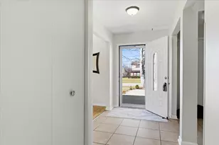 155 Surrey Dr, Carol Stream, IL 60188 - Photo 4