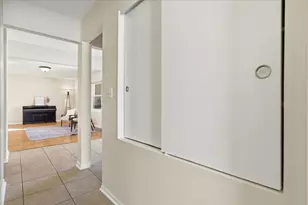 155 Surrey Dr, Carol Stream, IL 60188 - Photo 22