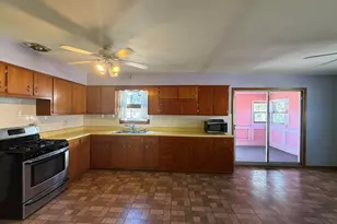 28 S Willow Way, North Aurora, IL 60542 - Photo 6